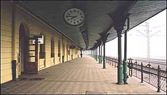 EstacionFerrocarrilTren.jpg