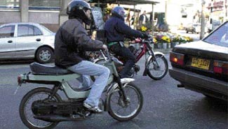 motociclistacasco.jpg