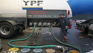 YPFNaftacamioncombustible.jpg