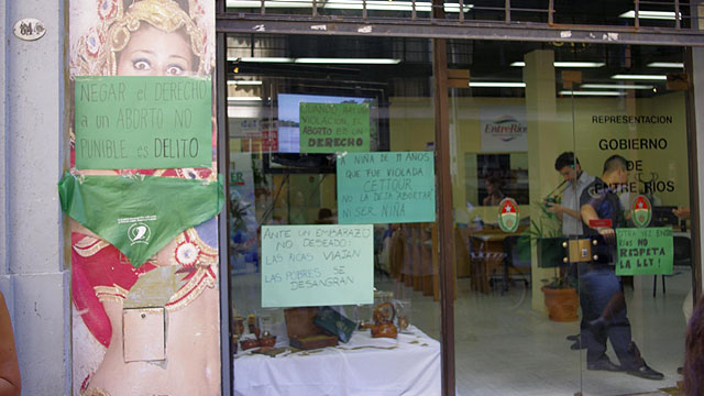 EscracheCasaEntreRiosAbortoViolacion20110124.jpg