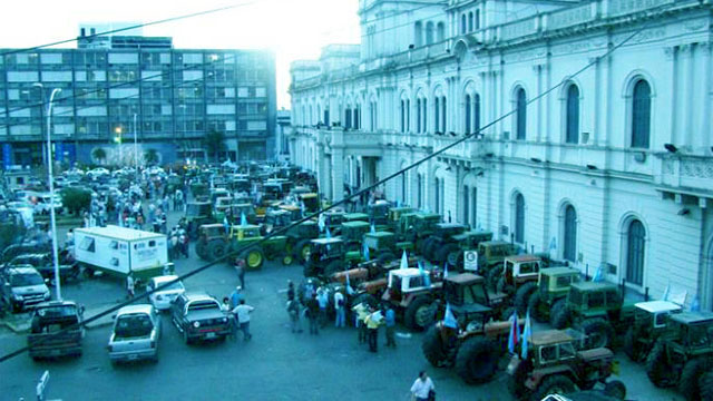 TractorazoCasadeGobierno2008.jpg