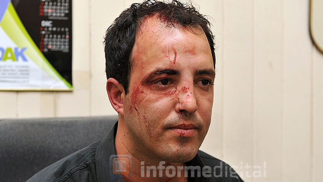 AgresionPoliciaCampo20120418.jpg