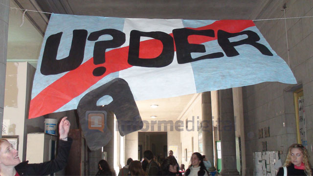 CartelUaderAutonomia20120424.jpg