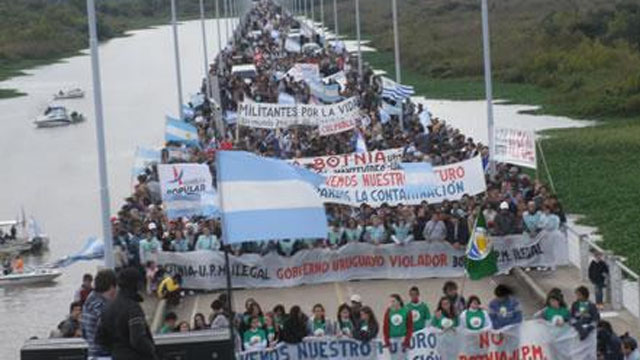 MarchaGualeguaychuBotnia20120429.jpg