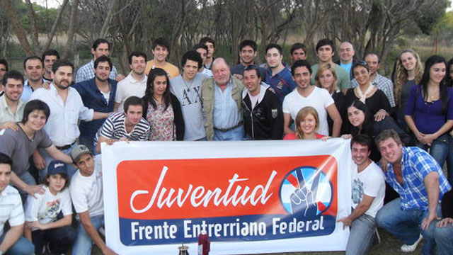 JuventudFEFconBustienParana.20120929.jpg
