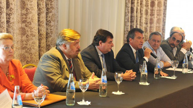 UrribarriColonPaysanduacuerdo20121203.jpg