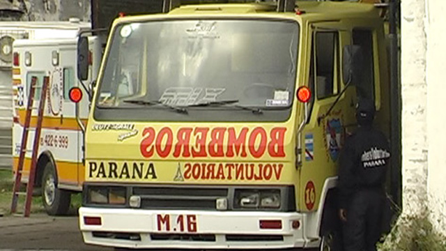 MovilBomberosVoluntariosParana.jpg