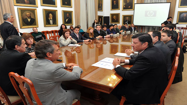 UrribarriyempresariosentrerianosPoloTecnologico20130526.jpg