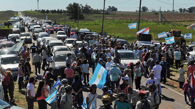 AsambleaGualeguaychuBotnia20131007.jpg