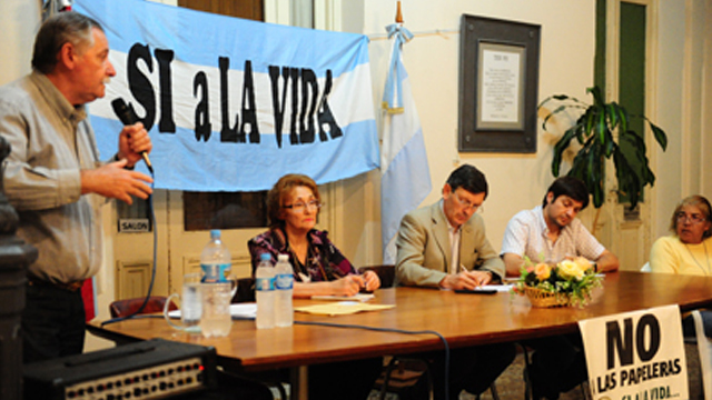 DefensorPuebloNacionAlbertoSellaAsambleaAmbientalBotnia20131120.jpg