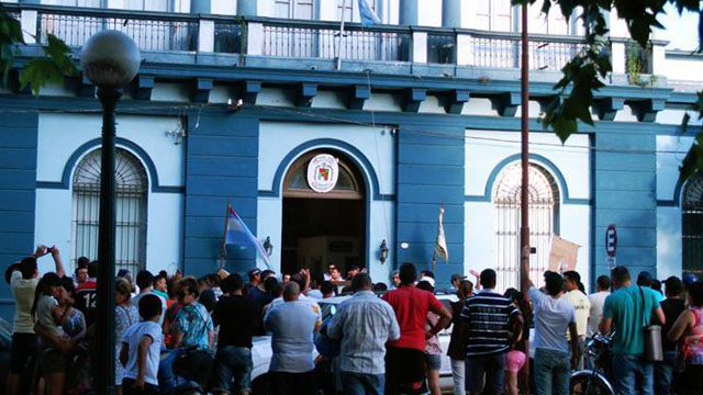 ManifestacionPoliciasGualeguaychu.jpg