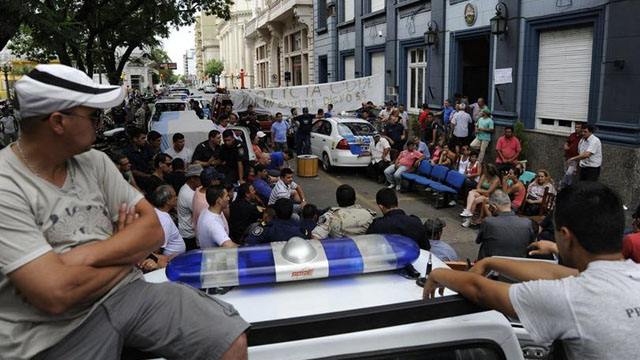 PoliciaConcordiaProtesta201312.jpg