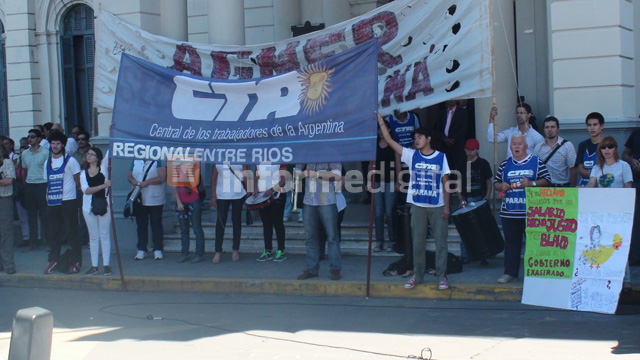 MarchaActoAgmerCTAParana20140312.jpg