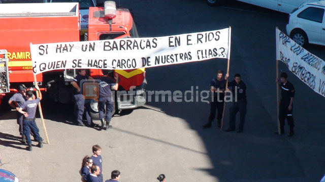 BarracasBomberosEntreRios20140313.jpg