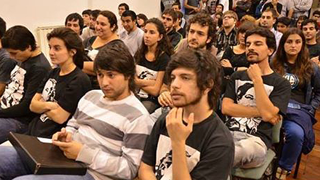 PeronismoJovenesDescamisadosGerard20140426.jpg