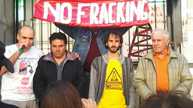 FrackinAmbientalistasScattoneLarroca20140804.jpg