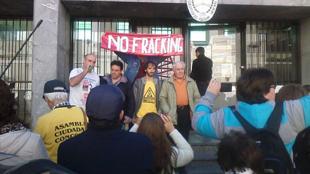 ScattoneAmbientalistasFracking2014.jpg