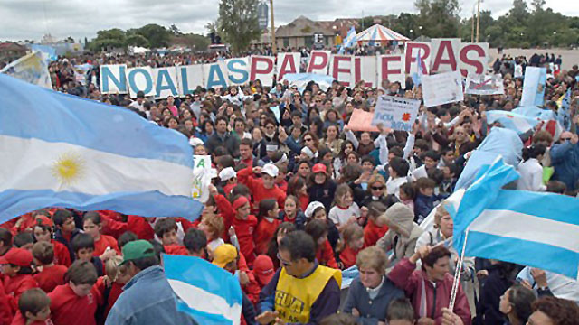 PapelerasGritoBlancoGualeguaychu.jpg