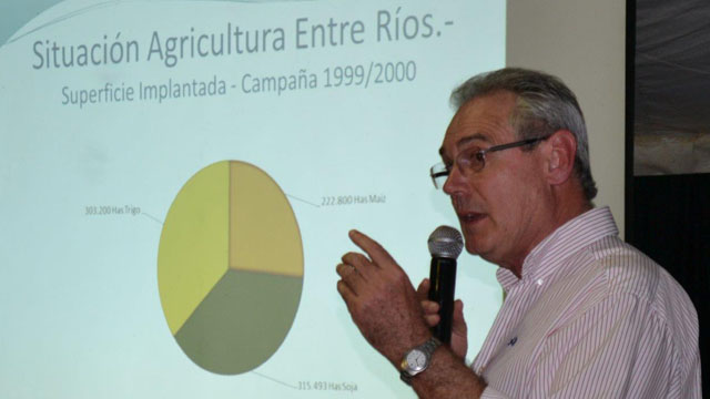 BenedettiRuralCartelAgriculturaCampo20140830jpg.jpg