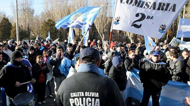 PoliciaCaletaOlivaSantaCruz20141030.jpg