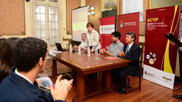 OsunaJornadaDiseoParana20150429.jpg