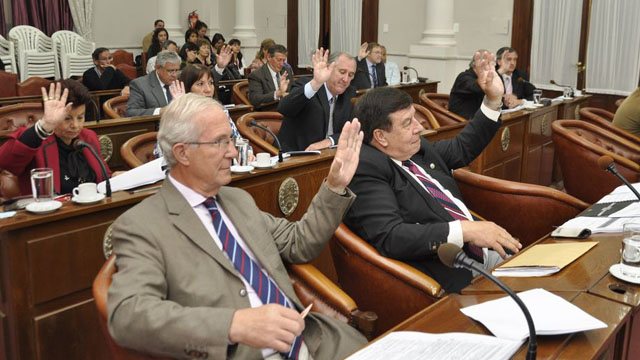 SenadoVotandoSenadores20151001.jpg