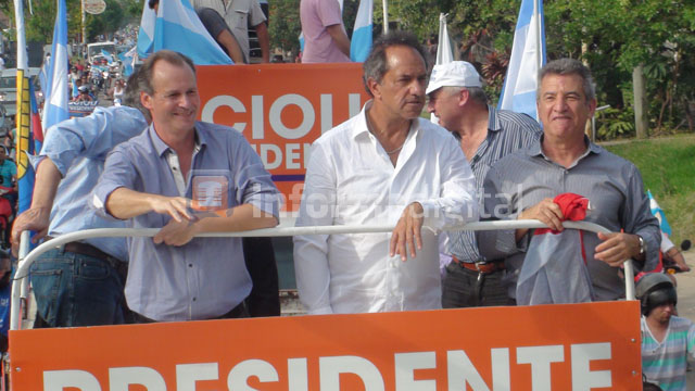 ScioliUrribarriBordetCaravana20151118.jpg