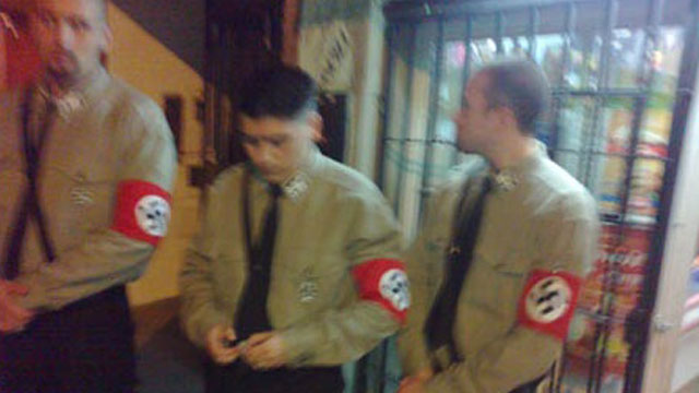 DisfracesNazisParanFiestaDisfraces201208.jpg