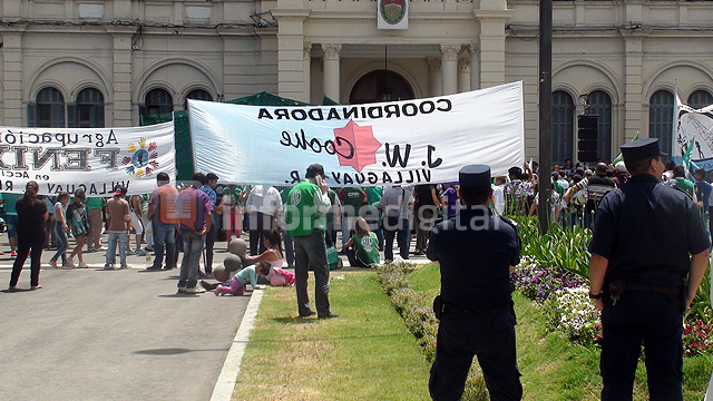 PoliciasMarchaATE.jpg