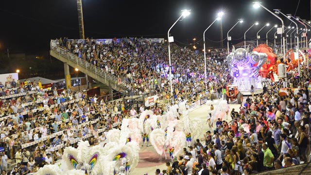 CarnavalTuristasPublico.jpg