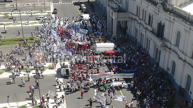 MarchaDocenteAgmerCasadeGobierno.jpg