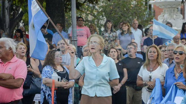 MarchaDemocraciaMacriParana20170401.jpg