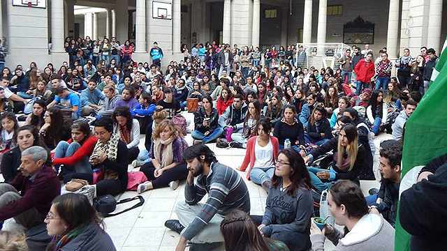 AsambleaUADEREstudiantesUniversitariosFacultad.jpg