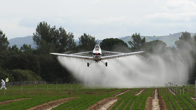 avioneta fumigando.jpg