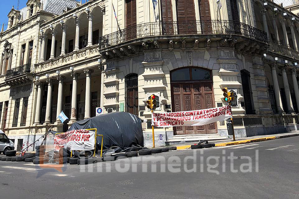 Bahl juró este miércoles como intendente de Paraná. 