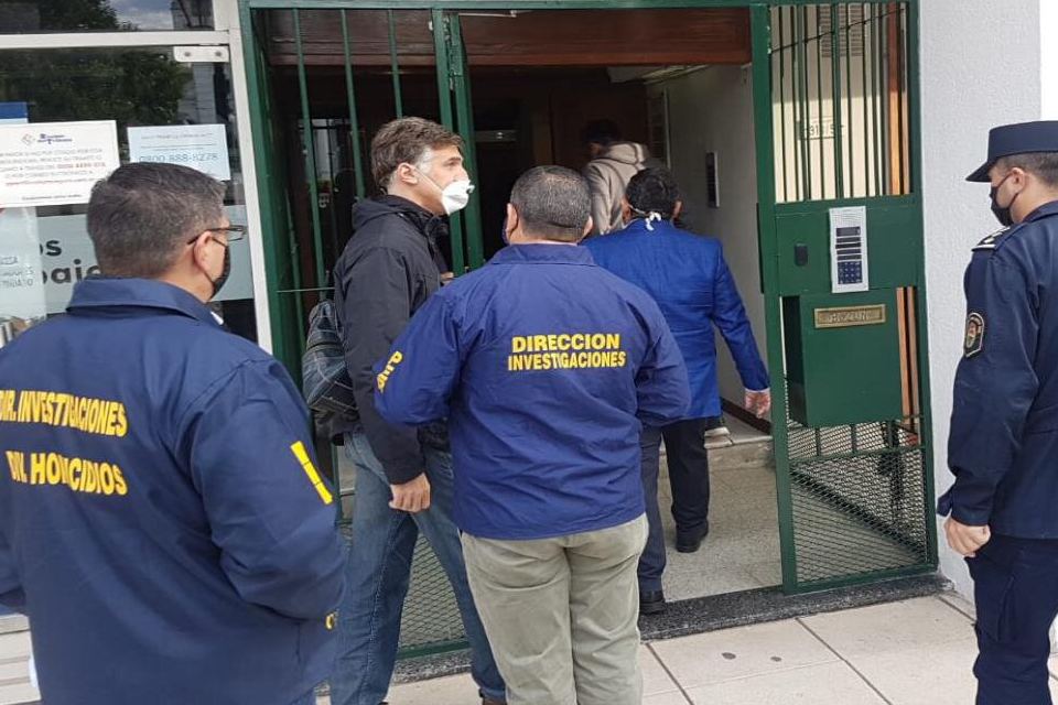 La joven cayó en un patio interno del edificio donde funciona el Instituto del Seguro en Paraná.