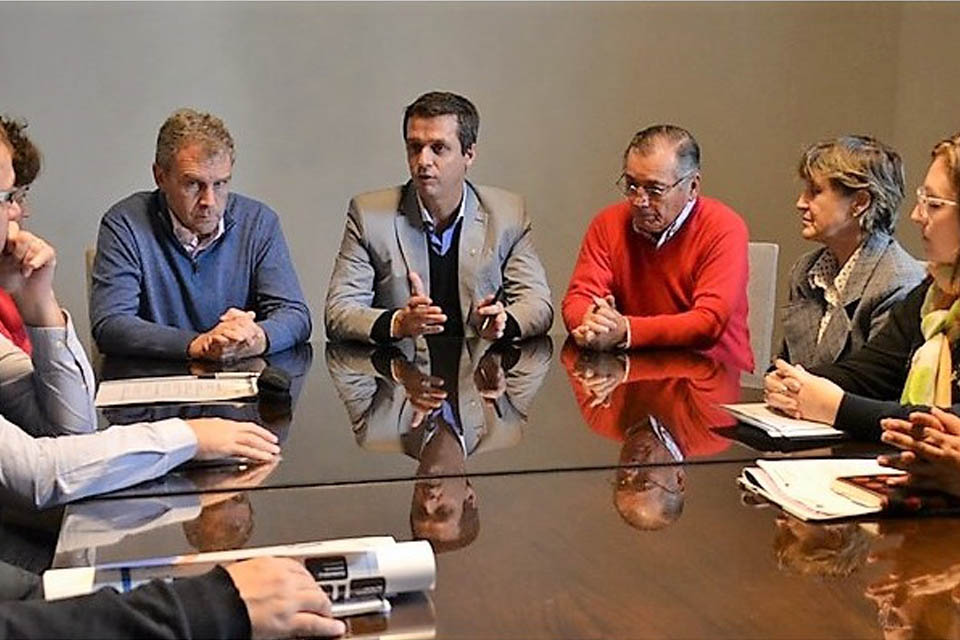 Gestiones para promover rebajas en las Tarifas Eléctricas