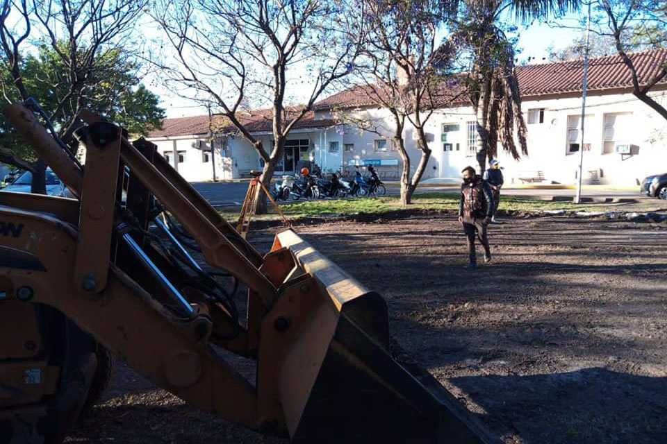 Estacionamiento de vehículos en el hospital San Blas