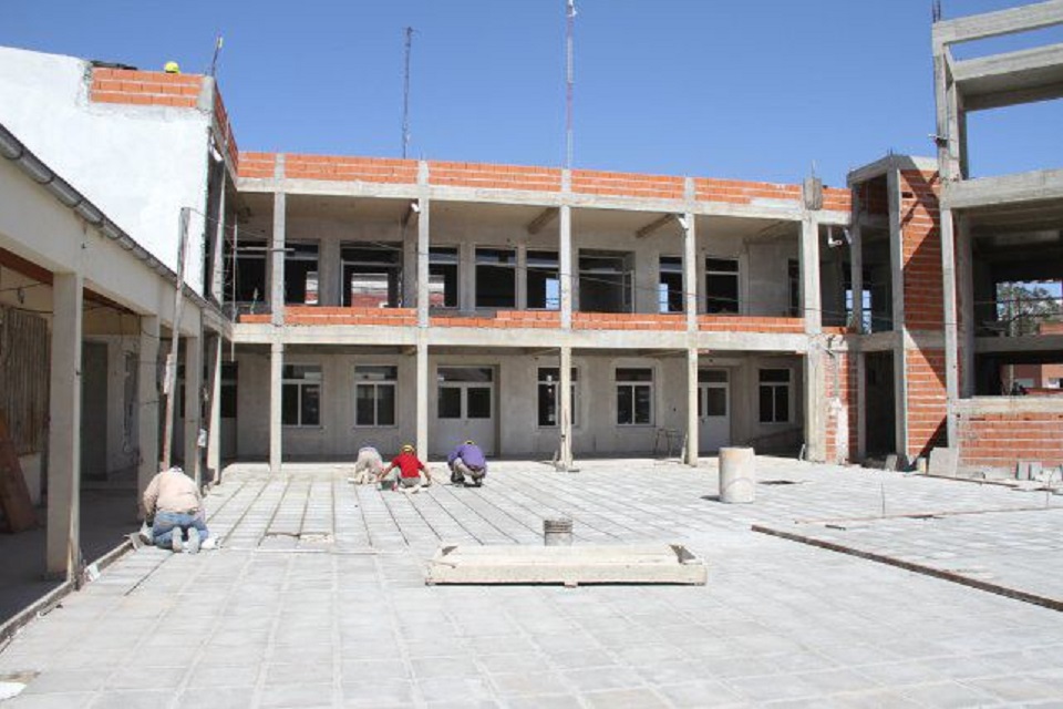 obreros-trabajando-la-escuela-foto-gobierno-rios-ministerio-cultura-y-comunicacion