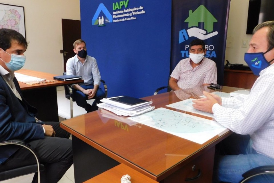 Junto a IAPV construirán viviendas para empleados municipales