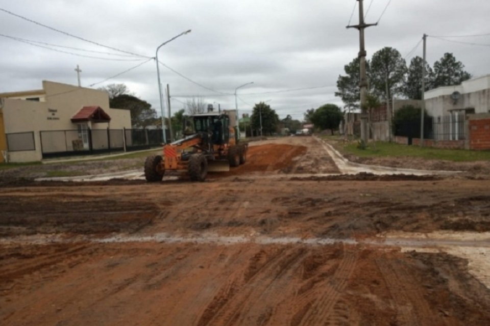 Continúan tareas de enripiado y arreglo de calles