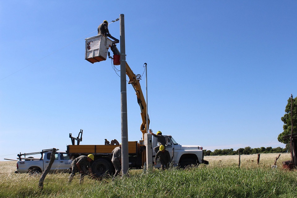 Firman convenio para extender red eléctrica