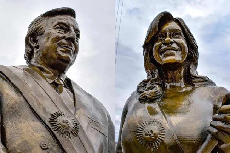 estatua nestor cristina cfk