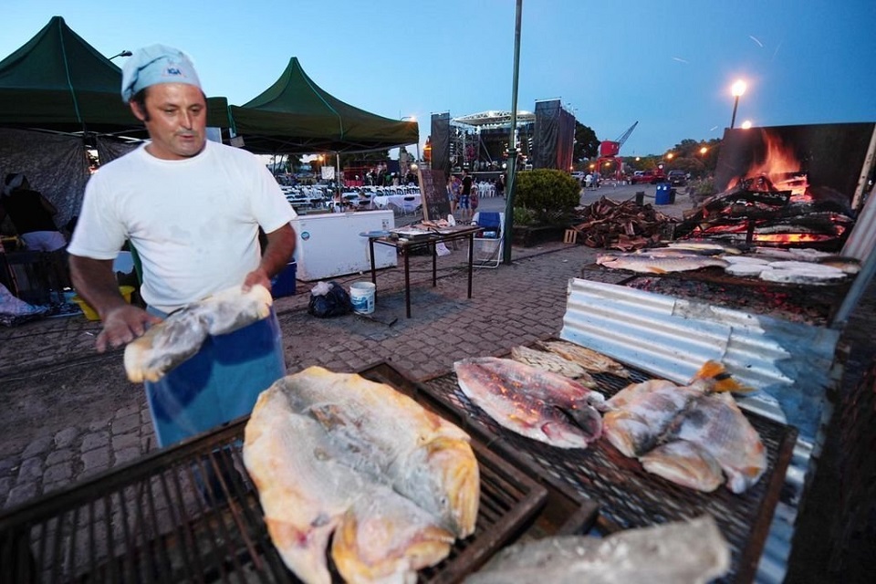 fiesta del pescado y el vino gualeguaychu