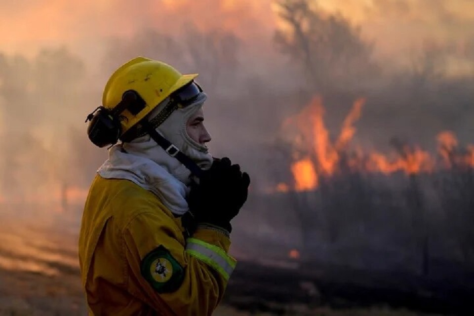 bomberos brigadistas quema incendios ecocidio