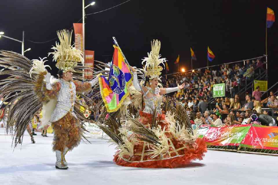 Cresto acompañado en la tercera noche del carnaval