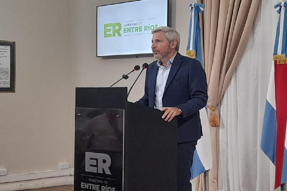 Conferencia del gobernador Frigerio